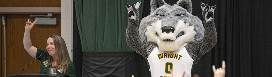 photo of rowdy and others doing wolf hands 