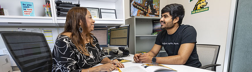 photo of a student with an advisor